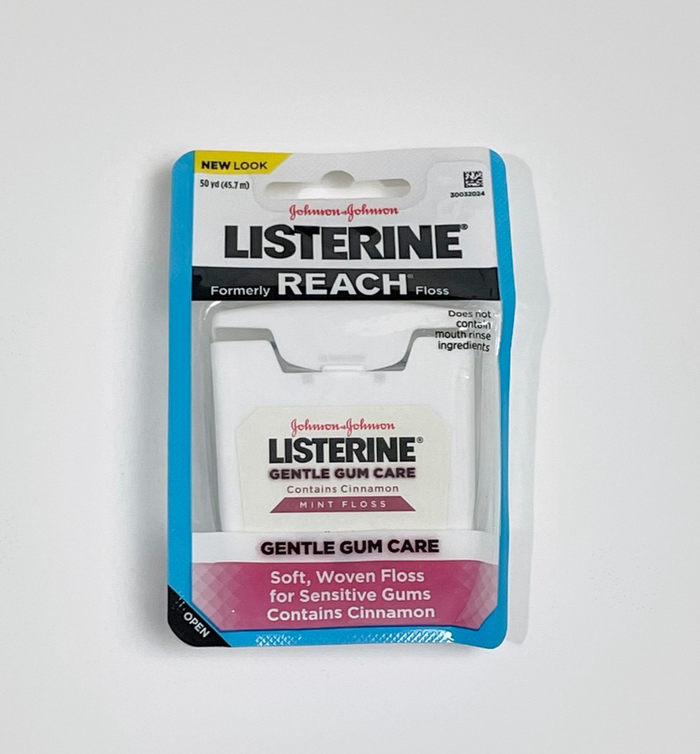 Listerine Gentle Gum Care Cinnamon Mint Dental Floss 50 yd Johnson & Johnson